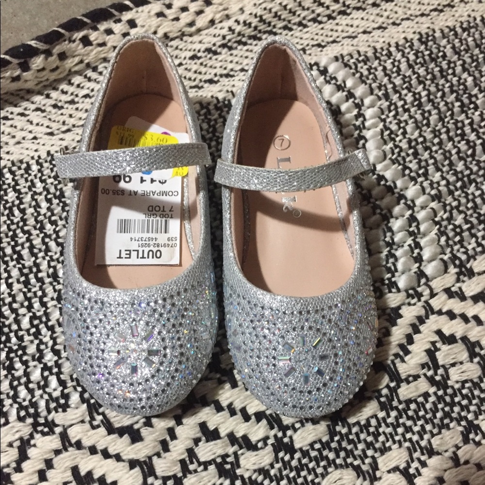 Cinderella Style Shoes.  NWT. Size 7 Girls Silver